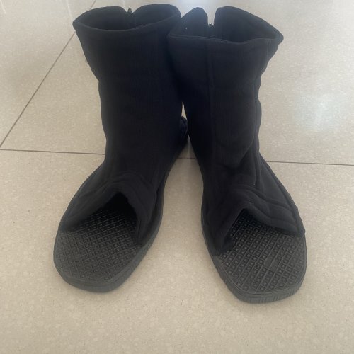 Immagine di Scarpe da Cosplay Ninja di Konoha - Sasuke, Sakura Haruno, Kakashi Hatake - Accessori Ufficiali per Fan di Naruto