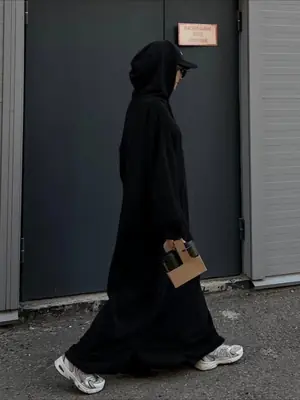 Image de Abaya à Capuche Élégante - Style Arabe Moderne