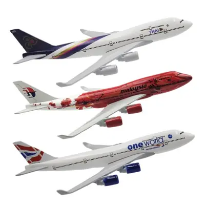 Image de Avion miniature Boeing 747 British Malaysia Airways - Modèle en alliage 15 cm