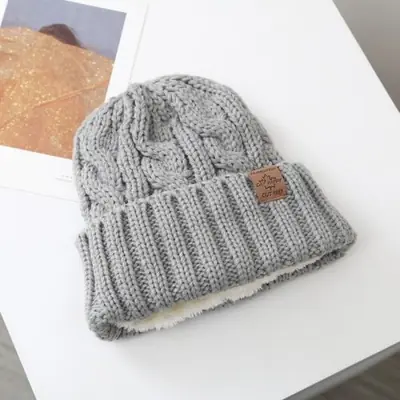 Image de Chapeau Hiver Unisexe Tricoté avec Fourrure - Style Feuille d'Érable