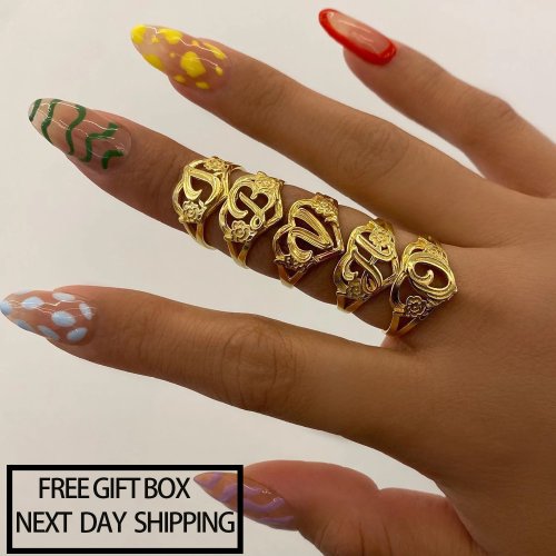 Imagen de Anillo Personalizado con Iniciales Doradas en Forma de Corazón