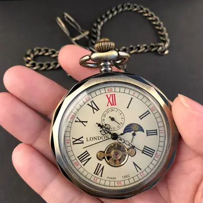 Image de Montre de Poche Vintage Mécanique avec Phase de Lune