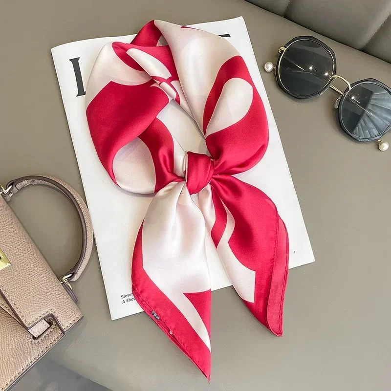 Immagine di Sciarpa Quadrata in Setavera di Lusso con Stampa Elegante – Foulard Morbido in Raso per Donna, Fascia per Capelli, Hijab, Accessorio da Collo e Regalo Raffinato
