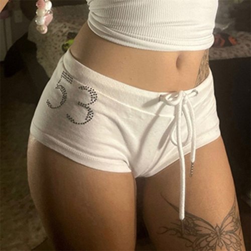 Immagine di Pantaloncini da Donna Casual Estivi con Strass e Stampa Numerica, Pantaloni Corti con Coulisse per Vacanze, Beach Club e Look Y2K Streetwear