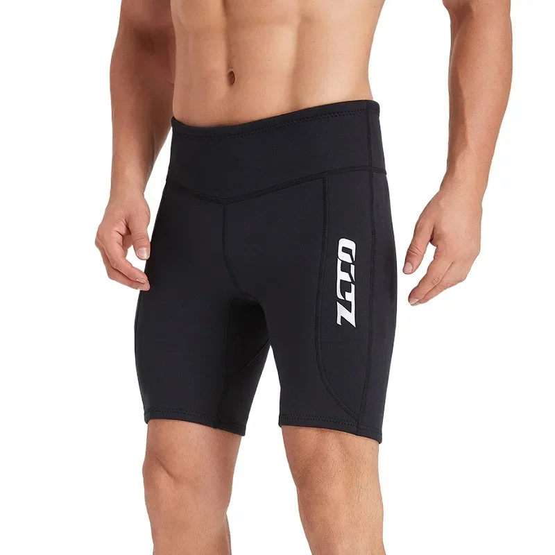 Immagine di Pantaloni Corti da Uomo in Neoprene 2 mm per Surf, Snorkeling, Nuoto e Sport Acquatici - Rash Guard Protettivo e Respirante