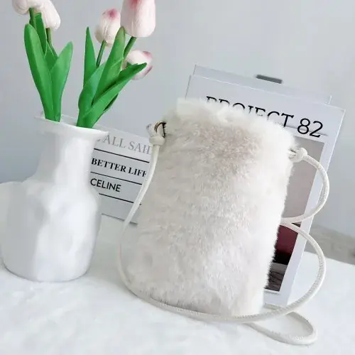 Image de Sac à Main Peluche Femme - Grand Capacité & Style Hiver