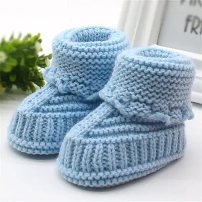 Image de Chaussons en Laine Douce pour Bébé - Premiers Pas Hiver