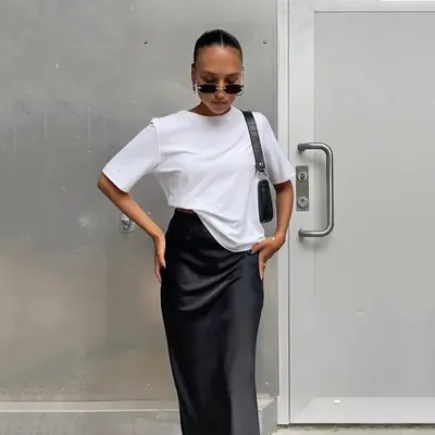 Image de Jupe Trompette Satin Noir Élégante Taille Haute