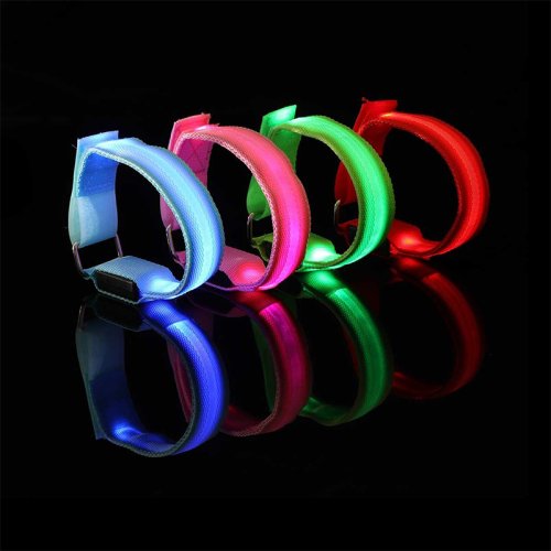 Imagen de Juego de 4 Mallas LED Coloridas para Equitación con Iluminación Nocturna - Accesorios Visibles para Carreras de Caballos y Decoración Ecuestre