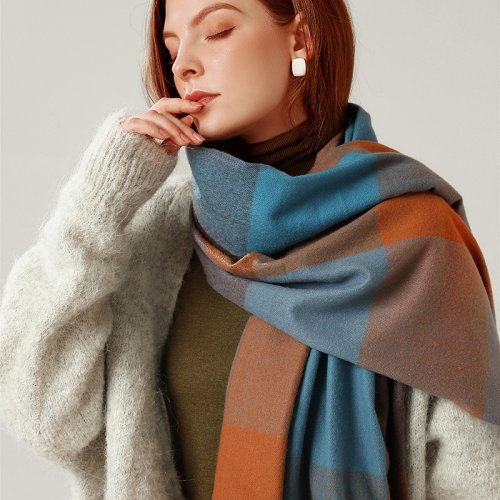 Afbeelding van Elegante Gebreide Kasjmier Sjaal voor Lente en Winter – Luxe Plaid & Gestreepte Design met Warmte en Stijl