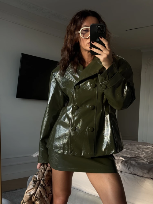 Immagine di Giacca Elegante in Pelle PU con Minigonna - Look Autunnale 2025
