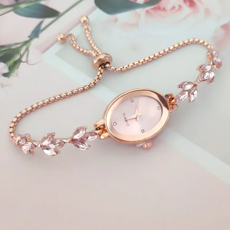 Imagen de Nuevo reloj elegante para mujer con incrustaciones de diamantes de imitación para trébol, relojes para mujer, reloj de pulsera de cuarzo ovalado a la moda, relojes de pulsera, reloj para mujer