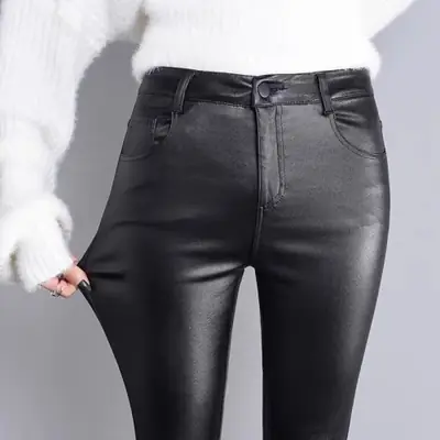 Image de Pantalon en Cuir Brillant Slim Femme
