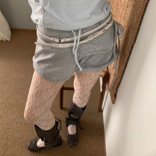Bild von Stilvoller PU-Leder Gürtel für Damen und Herren – Dünner, Trendiger Taillenbund in Schwarz und Weiß zum Stylen von Jeans, Röcken und Outfits