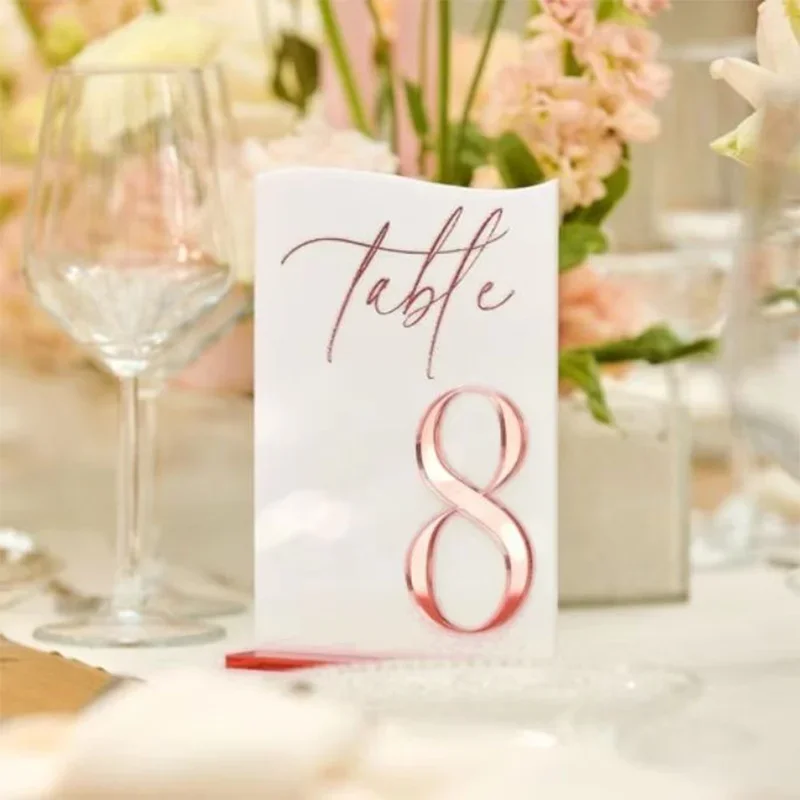 Imagen de Números de Mesa para Boda en Acrílico Blanco con Detalle Espejo Dorado 3D - Elegantes Soportes Decorativos para Recepción de Bodas