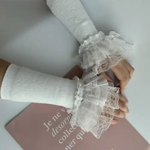 Image de Manches Lolita Tricotées avec Dentelle et Volants