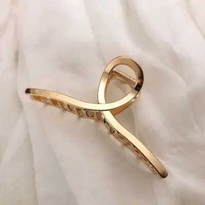 Image de Pince à Cheveux dorée Géométrique - Accessoire de Mode Élégant