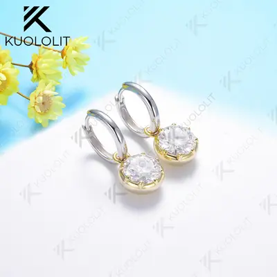 Image de Boucles d'oreilles créoles en or 18K avec moissanite ronde 4CTW
