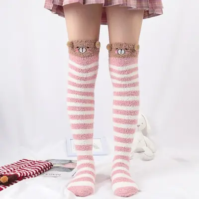 Image de Chaussettes Kawaii Longues pour Filles - Animaux Rayés & Chauffantes