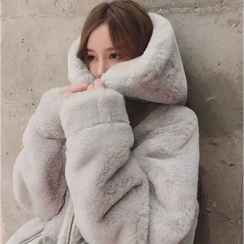Image de Manteau en Fourrure Mi-Long à Capuche - Tendance Coréenne
