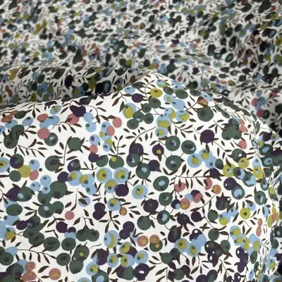 Image de Tissu coton popeline motifs fruits sauvages 145x50cm pour enfants
