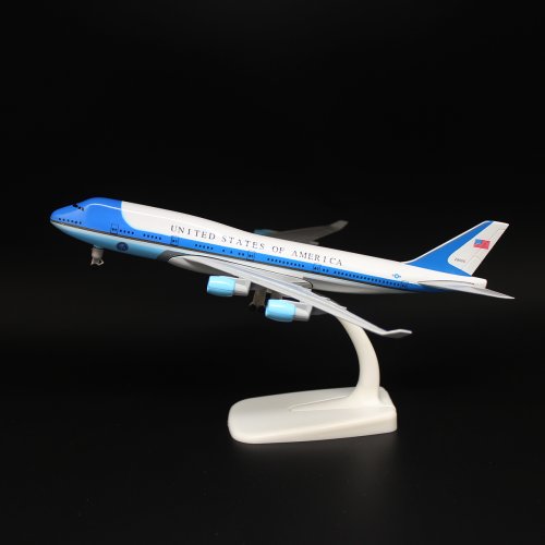 747 aria forza uno