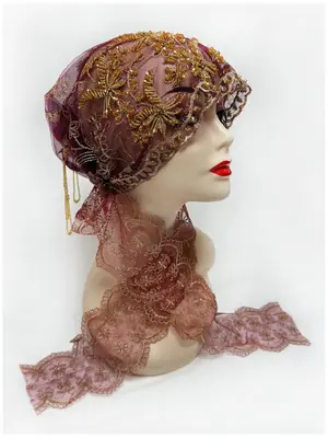 Image de Style Ruban 2025 : Chapeau Brodé & Tube de Perles pour Femmes Arabes