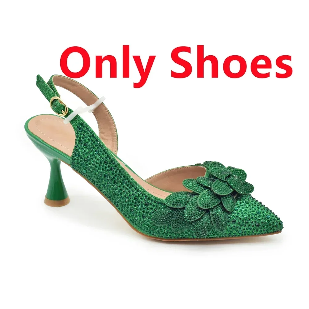A paio scarpe verde