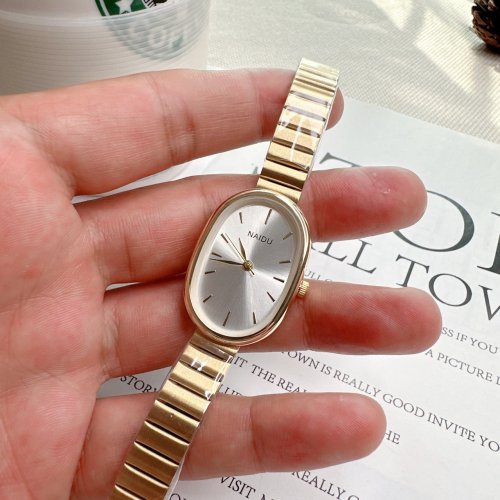Immagine di Orologio da Donna con Quadrante Ovale e Catenella Sottile - Design Coreano Compatta e Versatile, Orologio al Quarzo di Moda Femminile