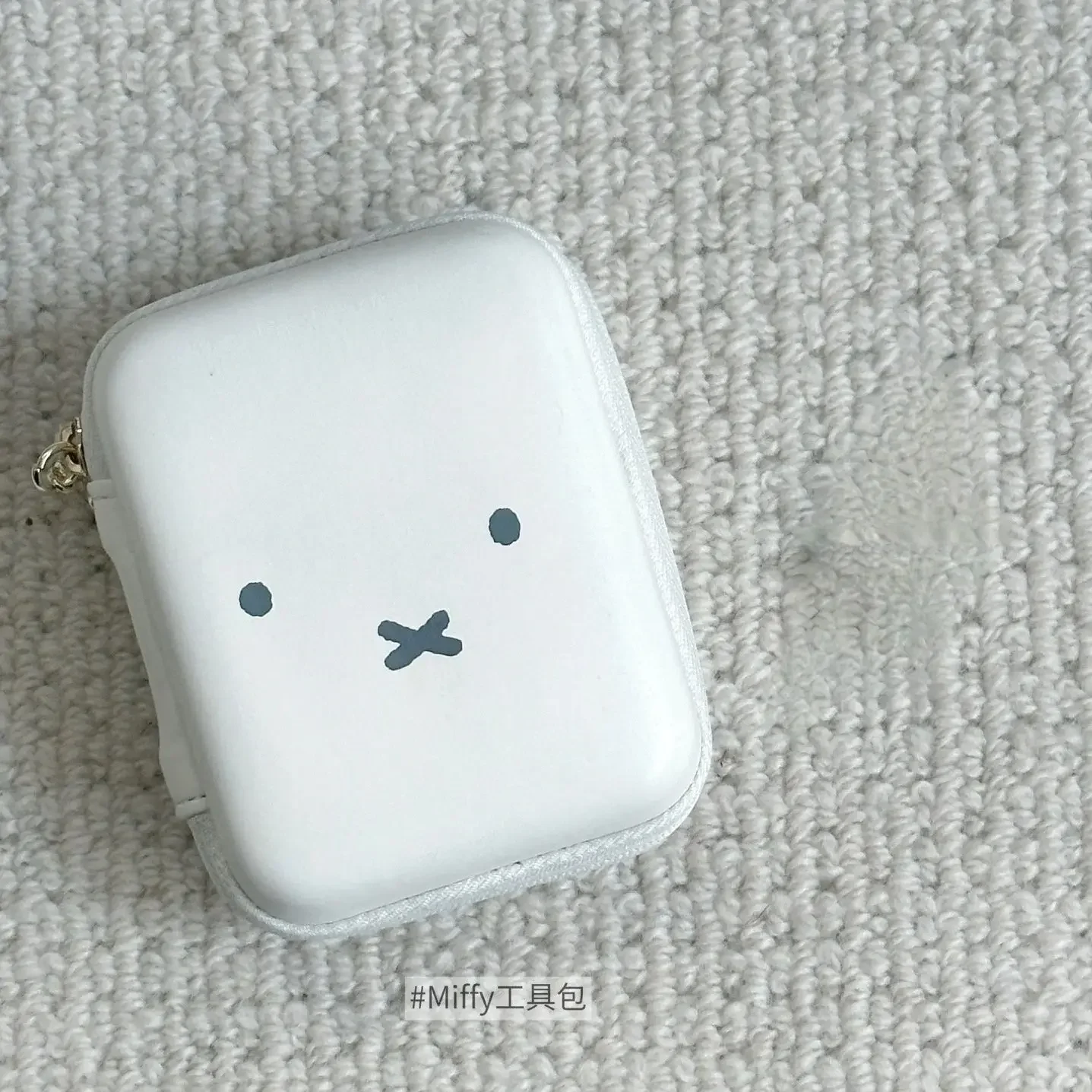 Imagen de Bolsa de almacenamiento pequeña Kawaii Miffy, bolsa de almacenamiento de artículos de tocador portátil multifuncional, regalo de Navidad
