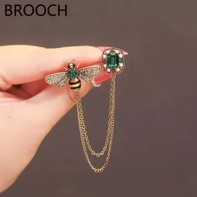 Image de Broche Carrée Rétro Perle - Accessoire Élégant pour Femmes