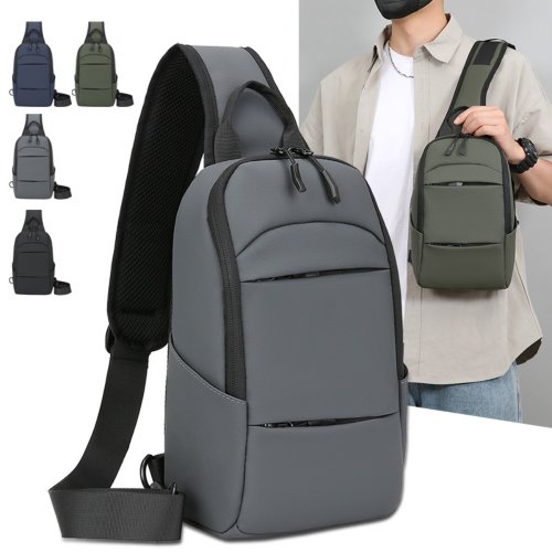 Bild von Wasserdichte Brusttasche für Männer – Groß & Praktisch