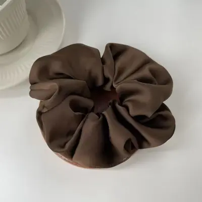 Image de Chouchou Satin Soie Élastique - Accessoire Cheveux Élégant