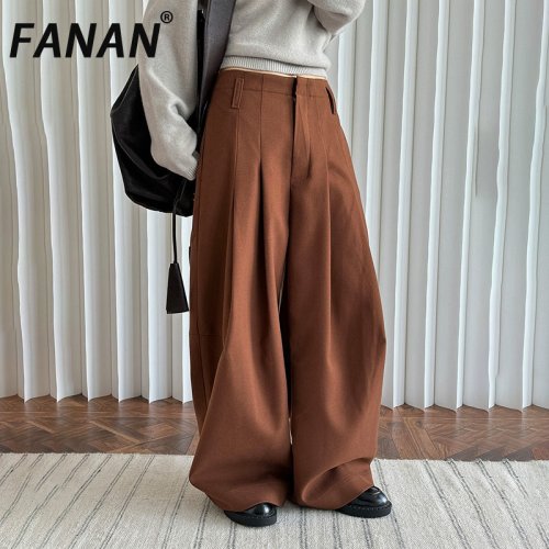 Immagine di Pantaloni da Ufficio Donna con Pieghe, Vita Alta e Gamba Larga – Stile Elegante e Moderno per l'Inverno 2025