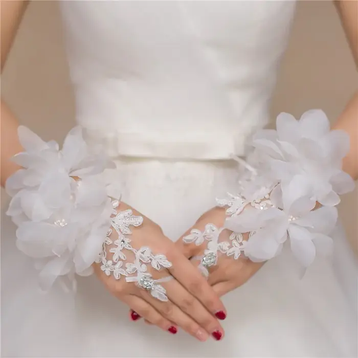 Image de Gants de Poignet Dentelle - Élégance Florale