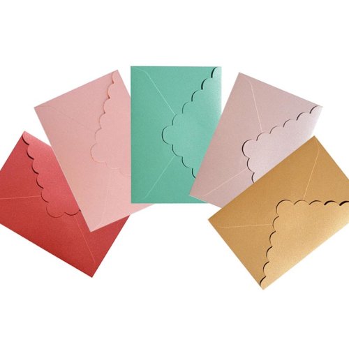 Zdjęcie 10 sztuk eleganckich kopert listowych falistych w kolorze perłowym, trójkątne, idealne na zaproszenia ślubne, stacjonarne i przyjęcia – wymiary 11x16 cm