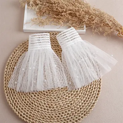 Image de Manchettes Dentelle Perlée Élégantes - Faux Poignets Amovibles