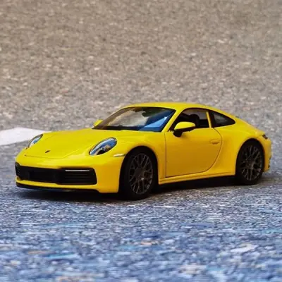 Image de Porsche 911 Carrera 4S 1:24 - Modèle de Voiture en Métal