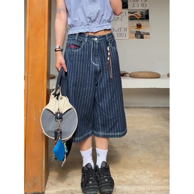 Immagine di Jeans Cargo Azzurri da Donna Harajuku Y2K con Taglio Al Polpaccio, Pantaloni Larghi in Denim Oversize Stile Giapponese Anni 2000 - Abbigliamento Vintage