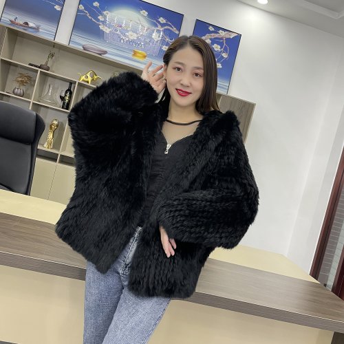 Image de Manteau en Fourrure de Lapin Véritable - Élégant & Chaud