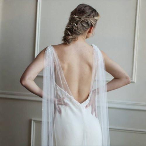 Imagen de Velo de Novia con Capa y Perlas - Elegancia para tu Boda