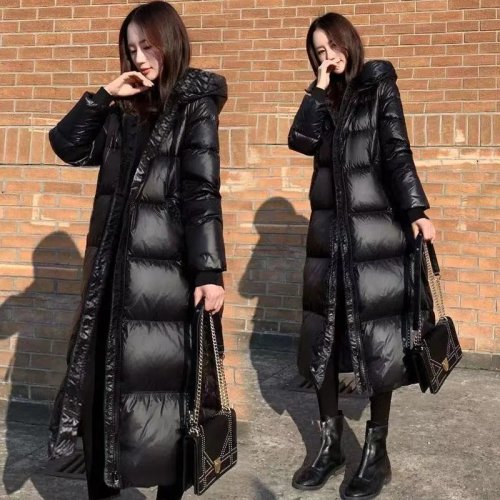 Imagen de Abrigo acolchado largo y brillante estilo coreano para mujer, chaqueta de algodón cálida en talla grande, parka negra elegante para otoño e invierno 2024