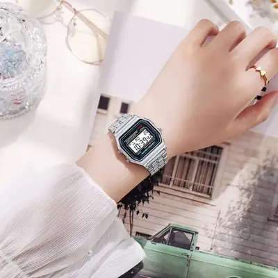 Image de Montre LED Rétro Unisexe - Style Sportif & Élégant