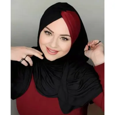 Image de Hijab Noir Élégant - Abaya & Turban Instantané