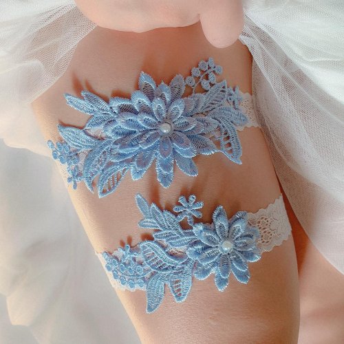 Image of Elegant Lace Flower Thigh Ring with Pearl Accents – Bridal Wedding Garter Belt for Romantic Bridal Wear and Cosplay Fashion