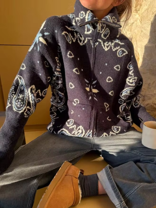 Bild von Modischer Strickpullover mit Quastendetail – Herbsttrend 2025