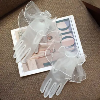 Image de Gants de Mariée Blanc Satin Élégants