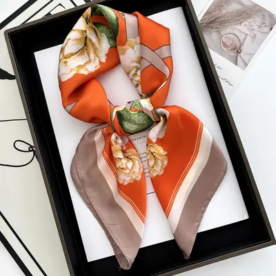 Image de Foulard Satiné Mode Femme 70x70 cm