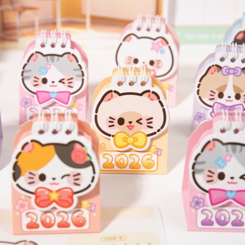 Zdjęcie Kawaii Kotek – Mini Kalendarz Biurkowy 2026