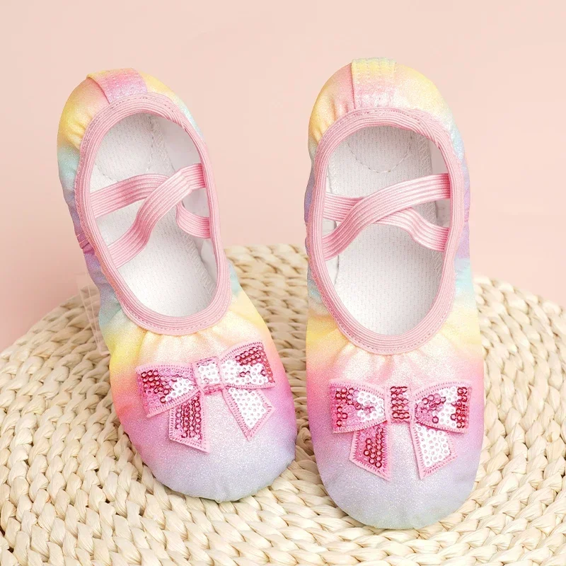 Immagine di Scarpe da ballo per bambini Ballerine per ragazze Scarpe con fiocco arcobaleno Paillettes Pelle con suola morbida Performance di danza Skate Sport Scarpe da yoga